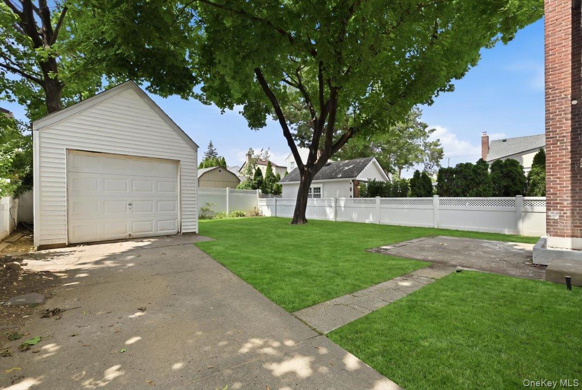 415 Leonard Boulevard Property Photo 24