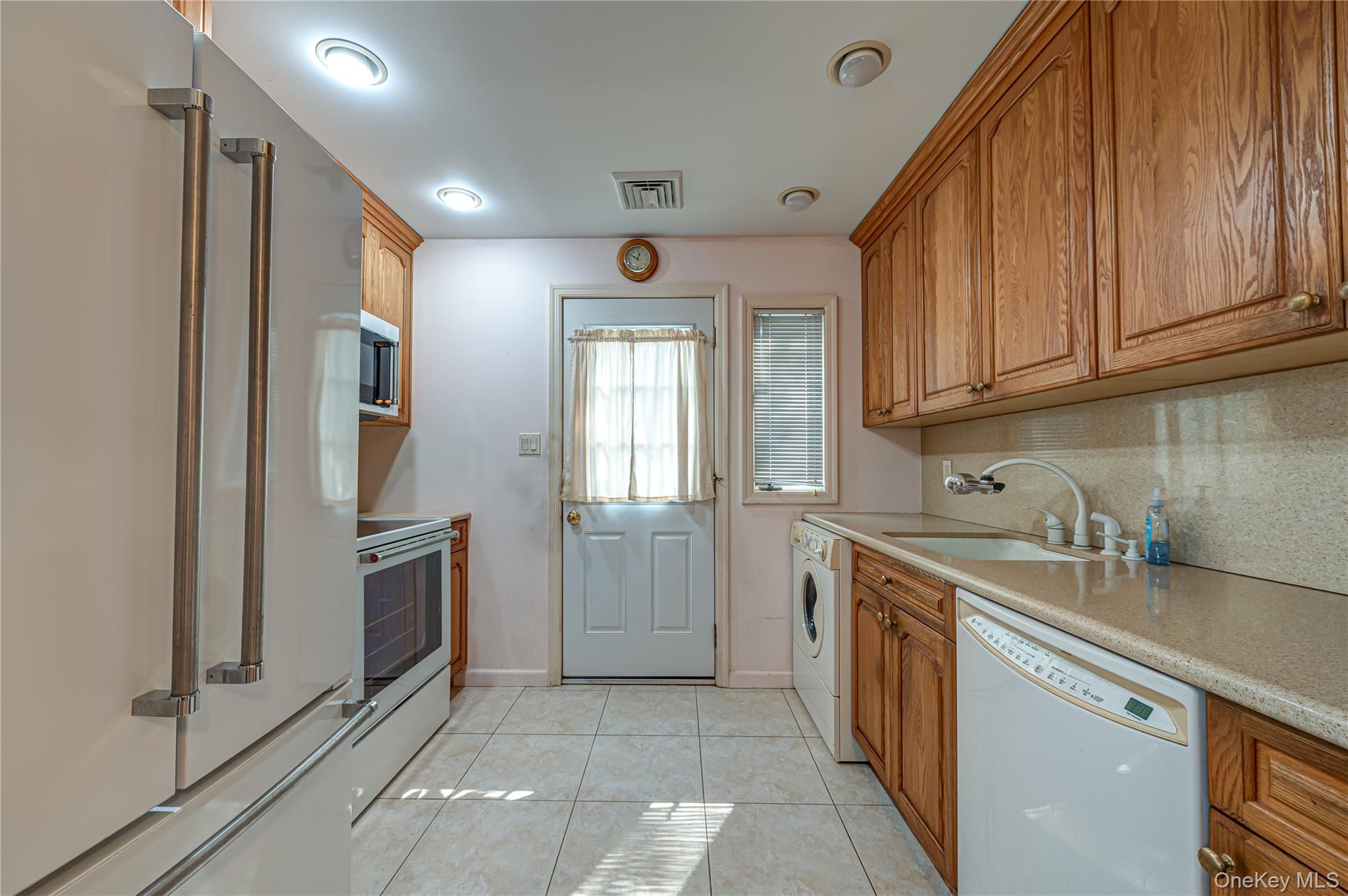 3986 Maplewood Drive Property Photo 7
