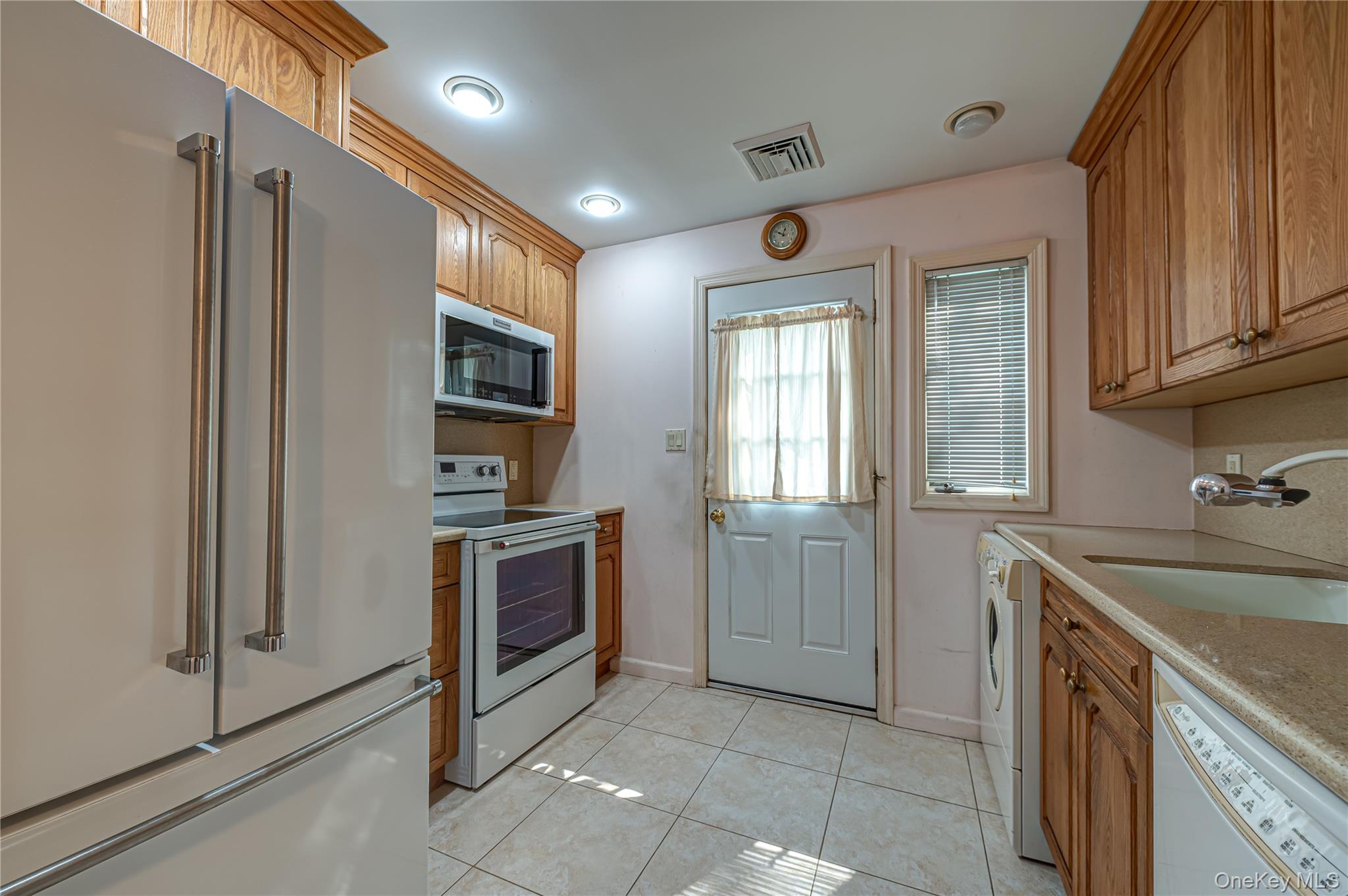 3986 Maplewood Drive Property Photo 8