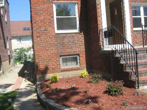 160-45 Willets Point Boulevard Property Photo 3