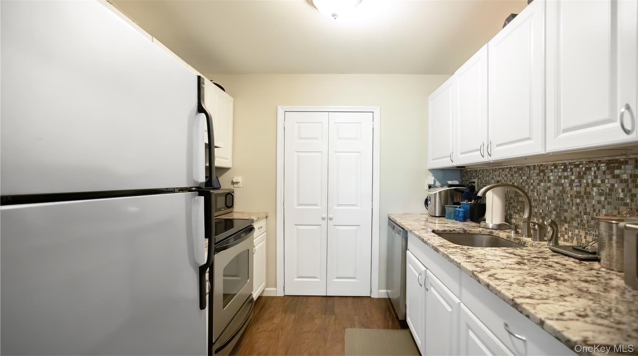 81 Richmond Boulevard 1b Property Photo 5