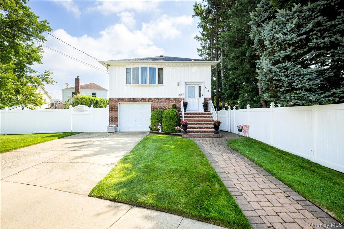 242 Seidman Place Property Photo 1