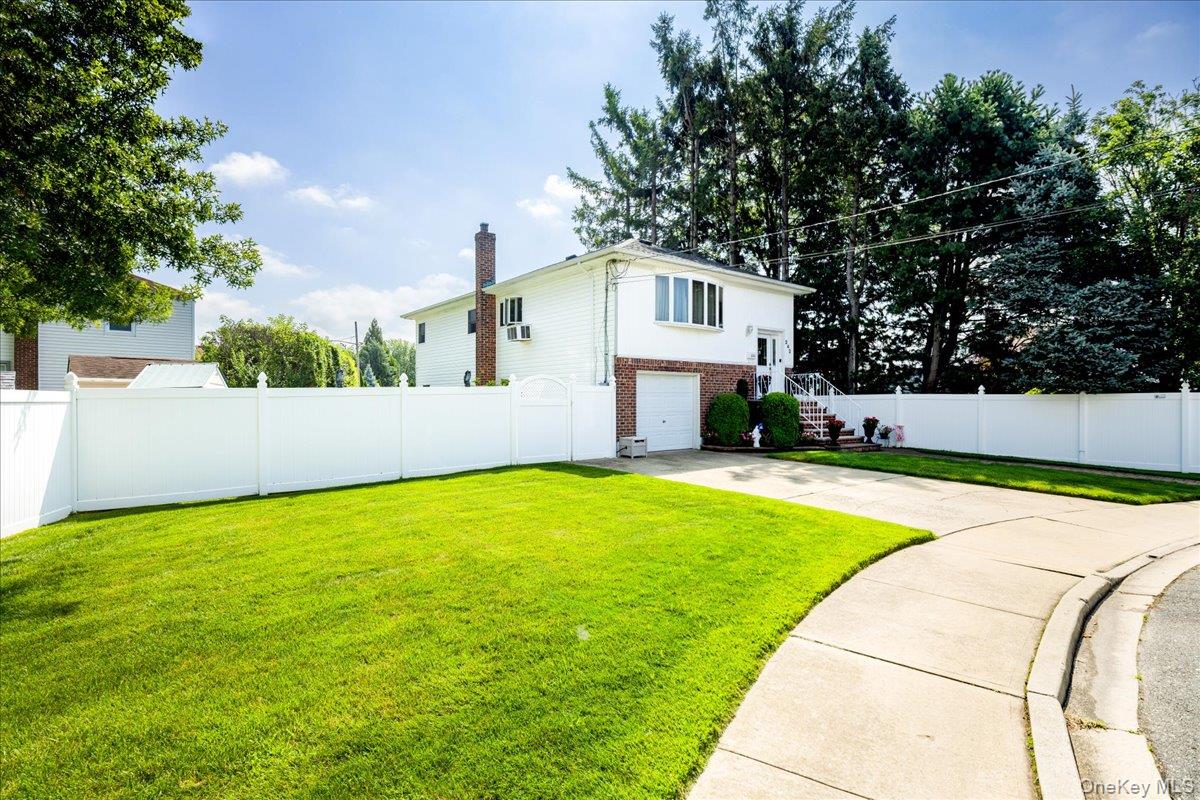 242 Seidman Place Property Photo 2