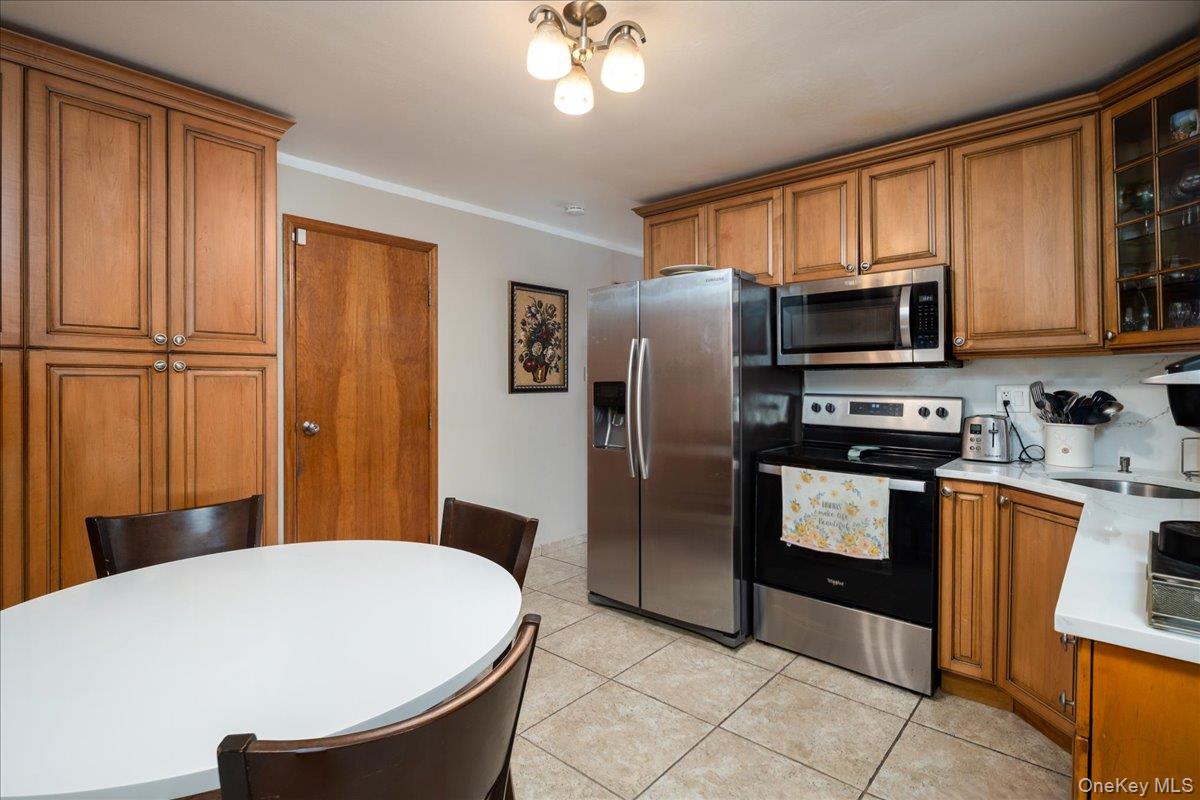242 Seidman Place Property Photo 4
