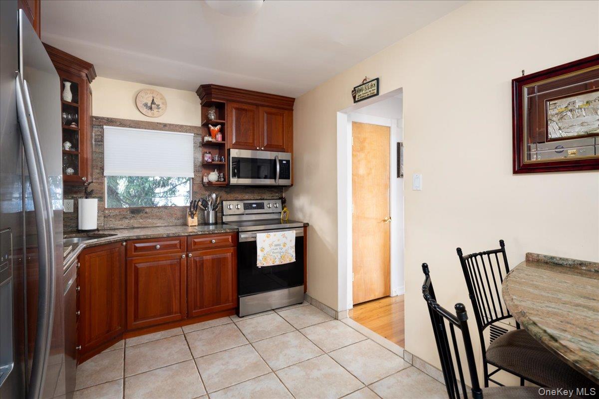 242 Seidman Place Property Photo 7