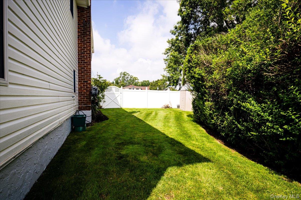 242 Seidman Place Property Photo 23