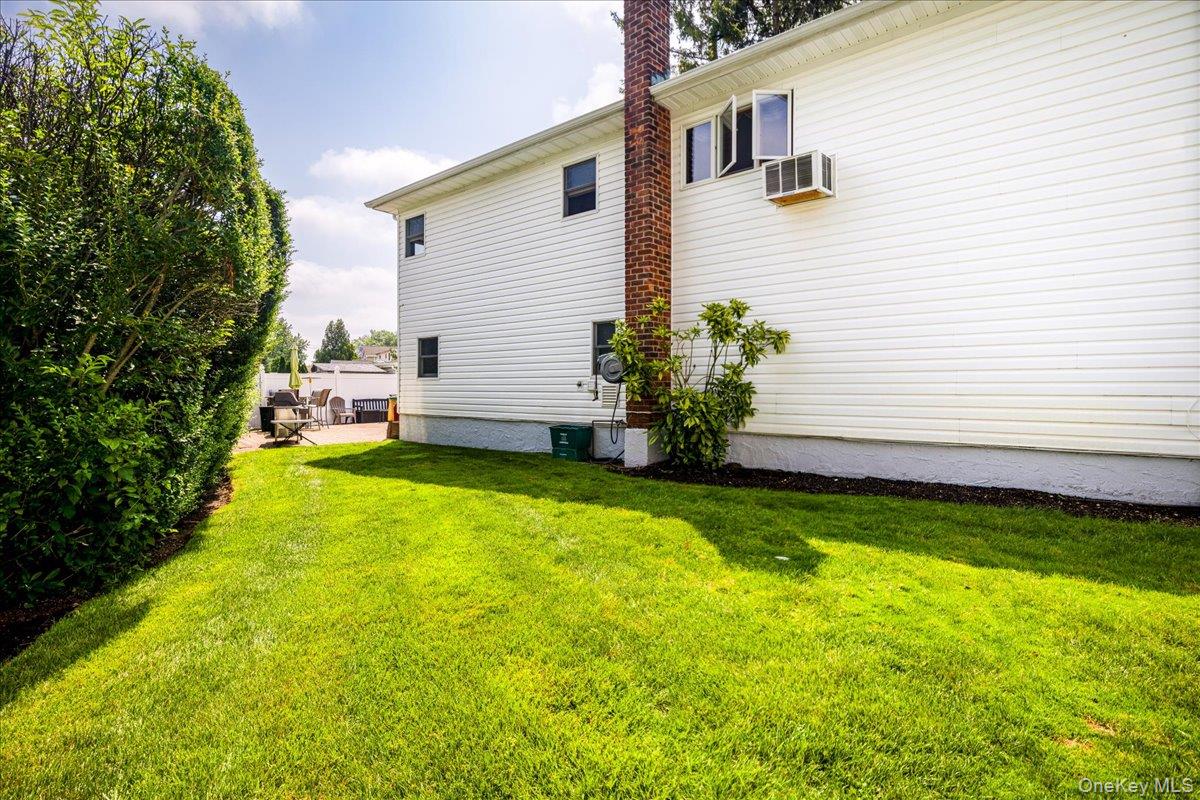 242 Seidman Place Property Photo 24