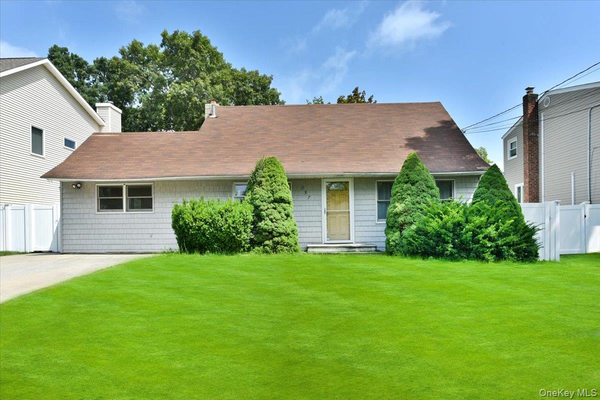 257 Maple Street Property Photo 1