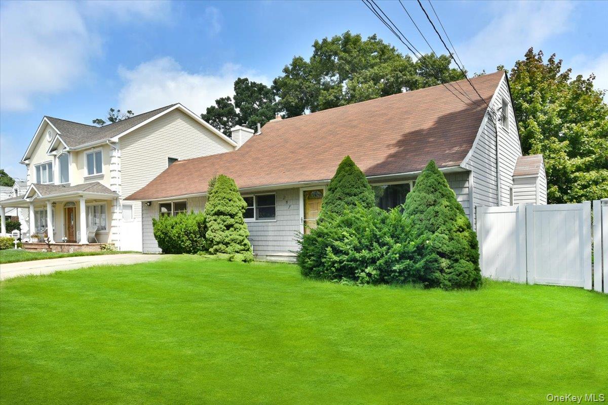 257 Maple Street Property Photo 2