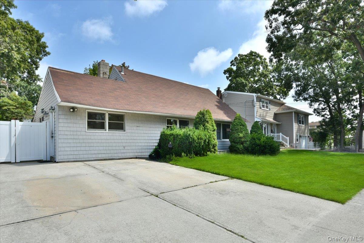 257 Maple Street Property Photo 3