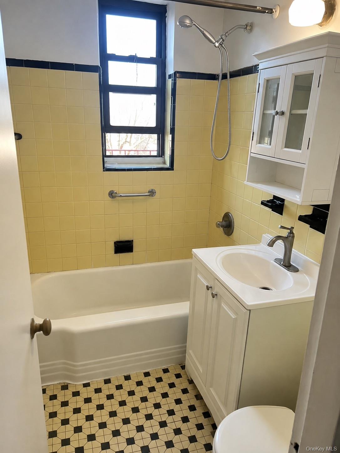 88-30 182nd Street 3f Property Photo 12