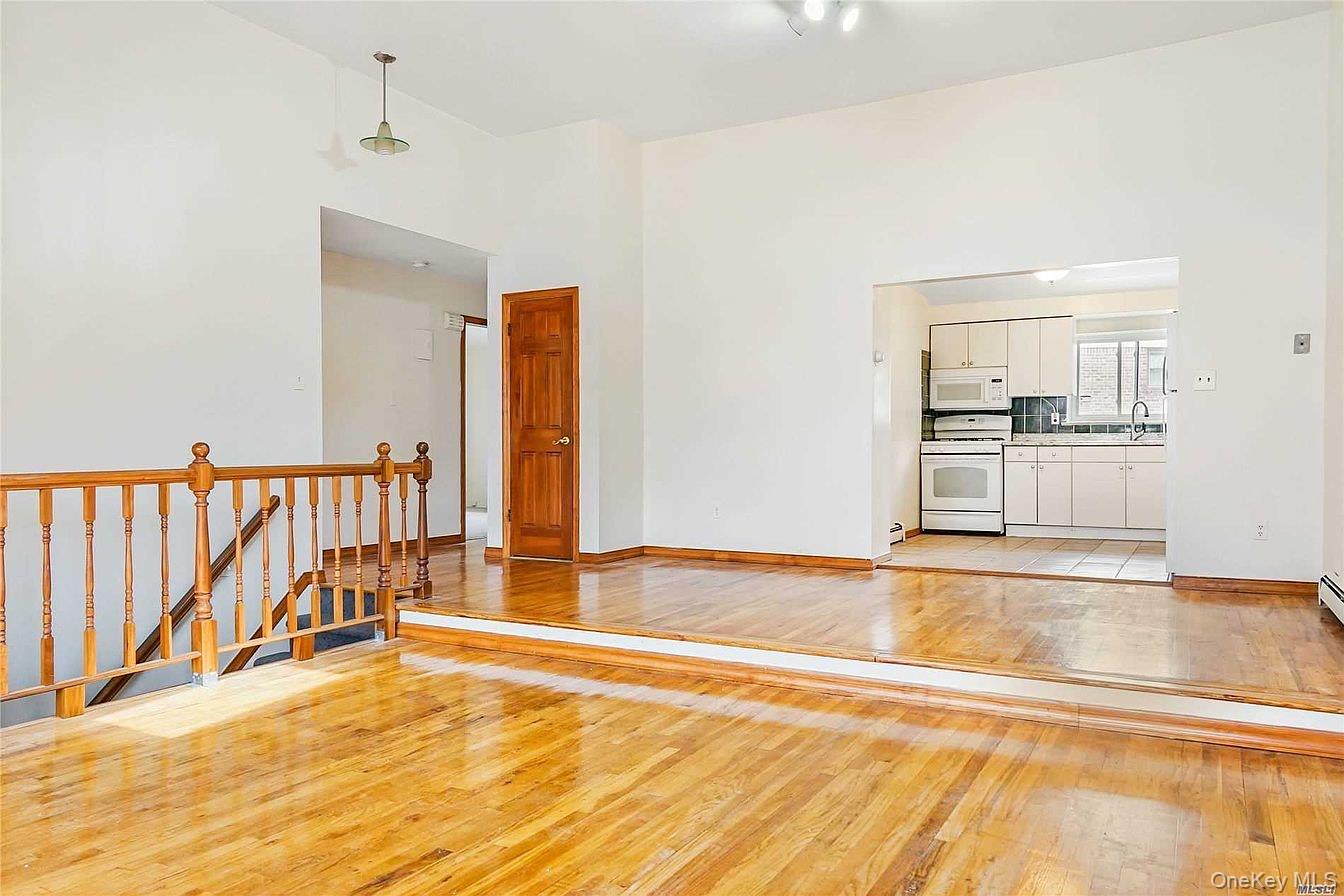 41-43 Little Neck Parkway Property Photo 2