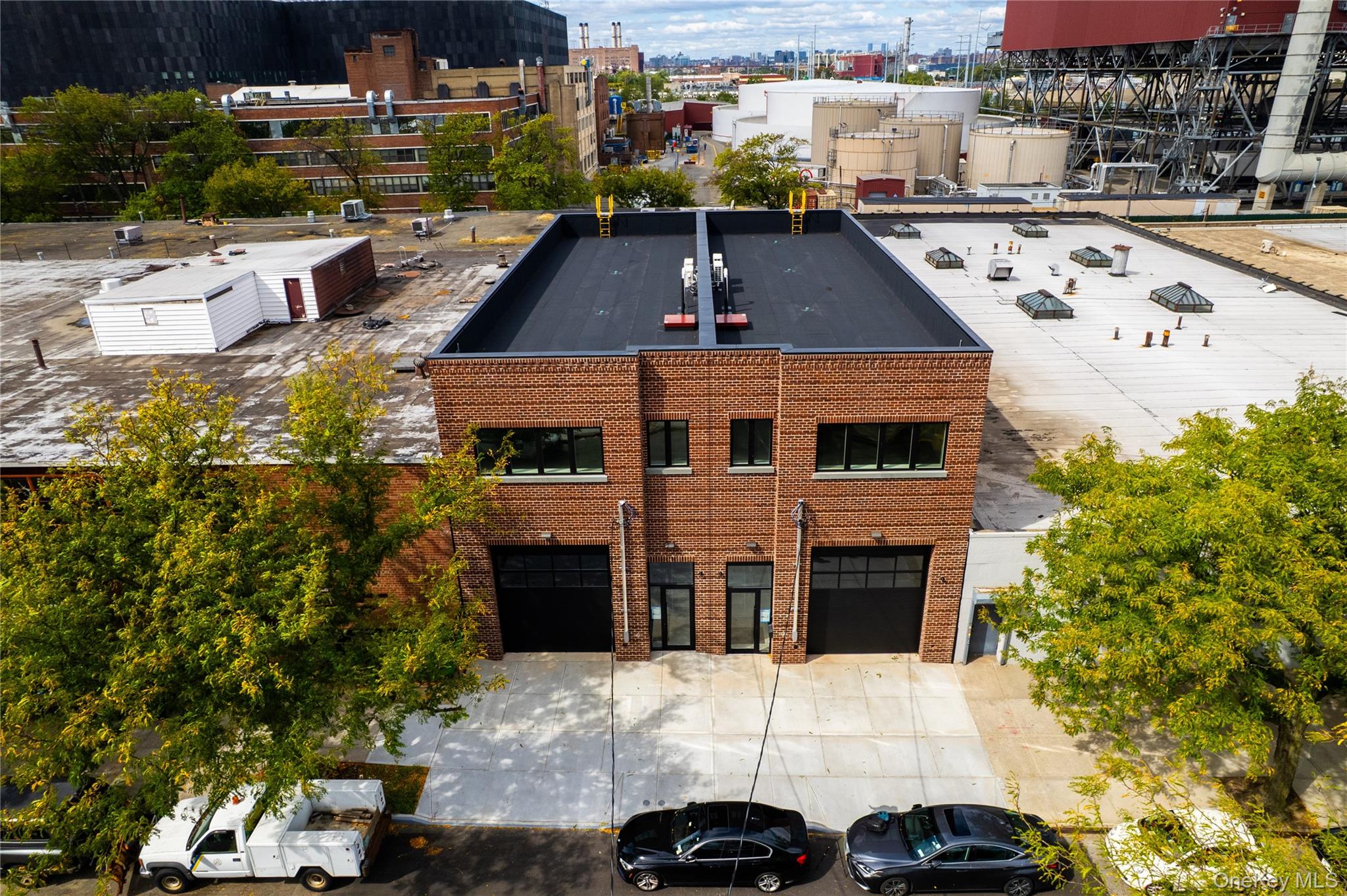18-26 Steinway Street Property Photo 1
