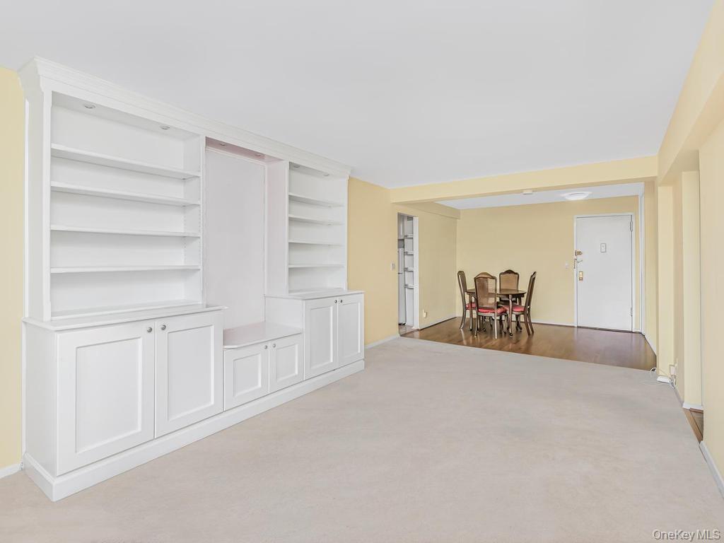 415 Gramatan Avenue 4e Property Photo 4