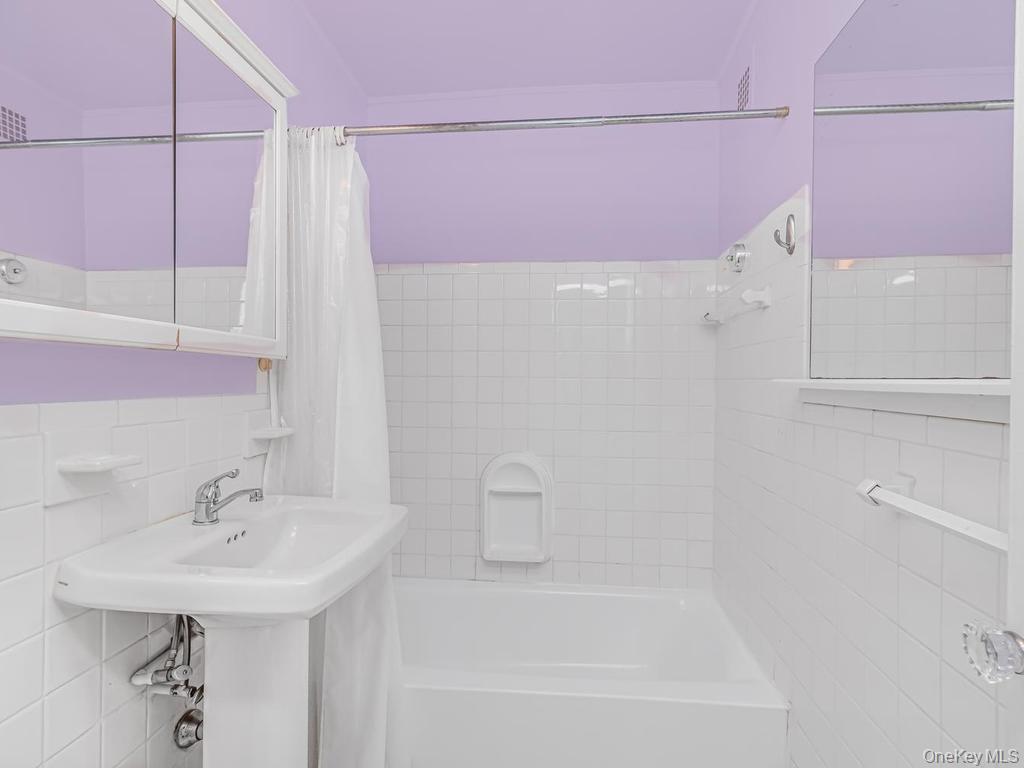 415 Gramatan Avenue 4e Property Photo 11