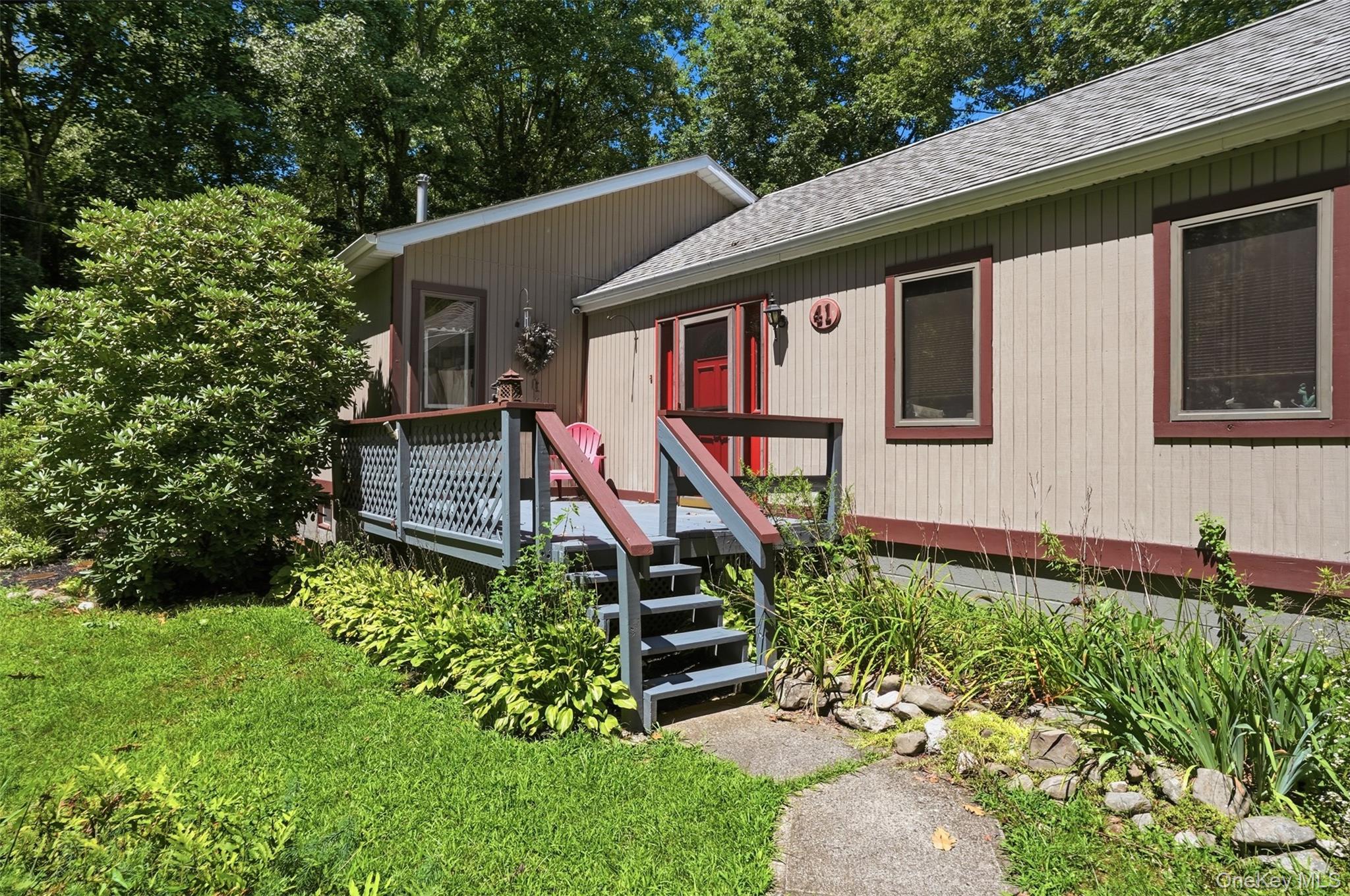 41 Penny Lane Property Photo 4