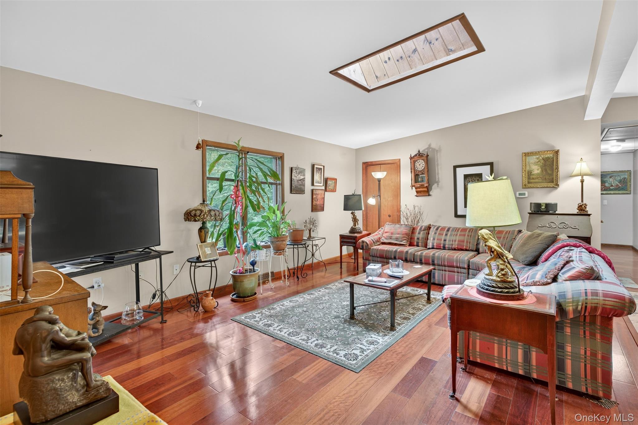 41 Penny Lane Property Photo 6
