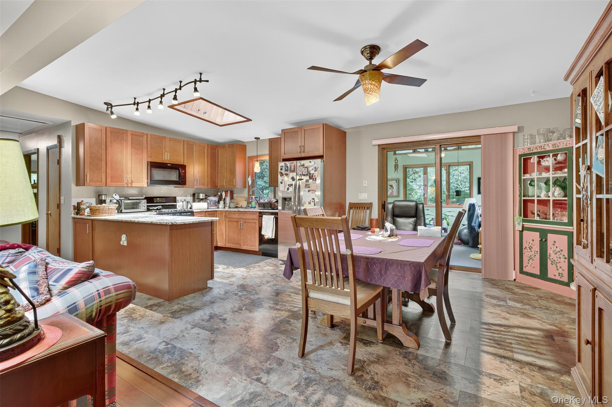 41 Penny Lane Property Photo 8