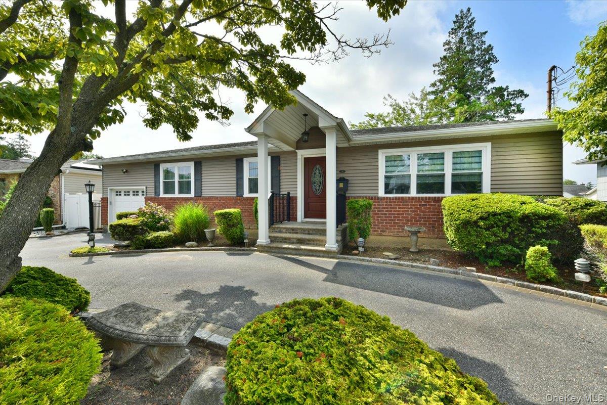 156 Jerusalem Avenue Property Photo 2
