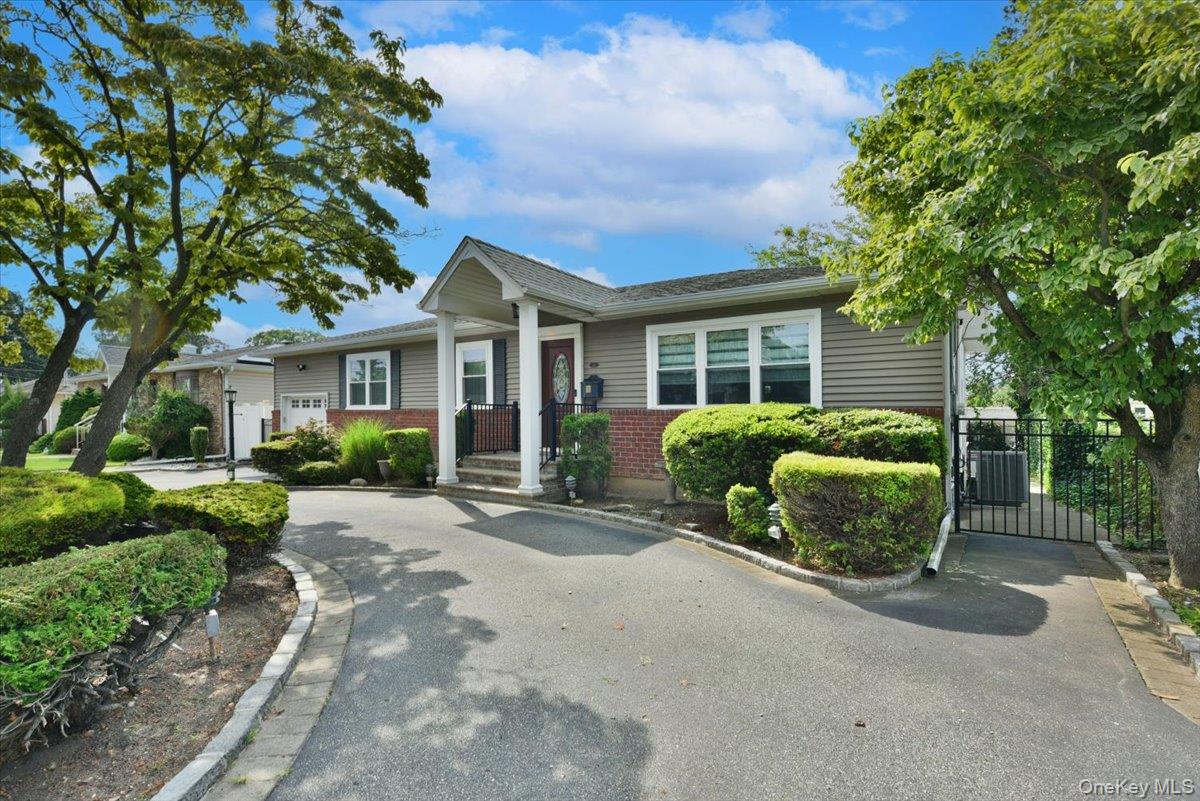 156 Jerusalem Avenue Property Photo 4