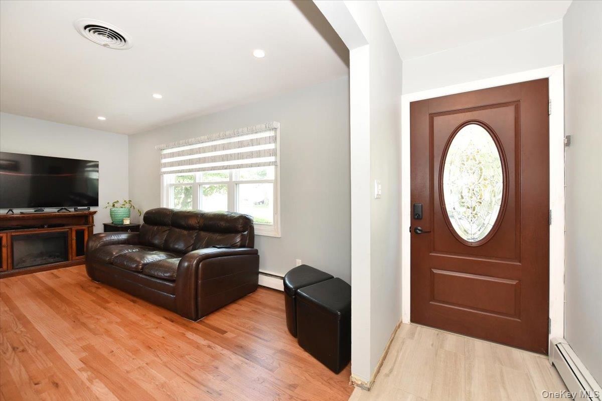 156 Jerusalem Avenue Property Photo 6