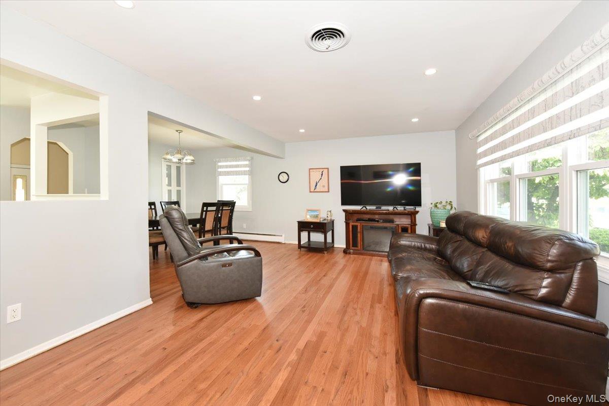 156 Jerusalem Avenue Property Photo 7