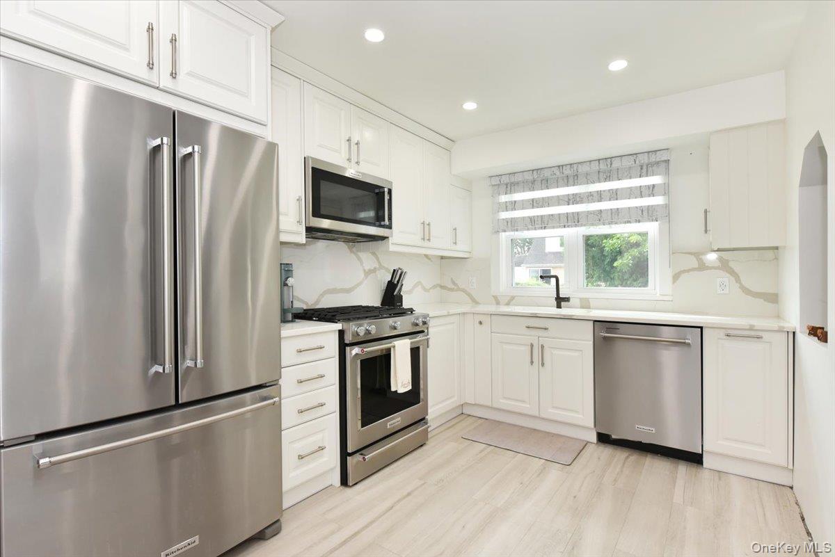 156 Jerusalem Avenue Property Photo 15