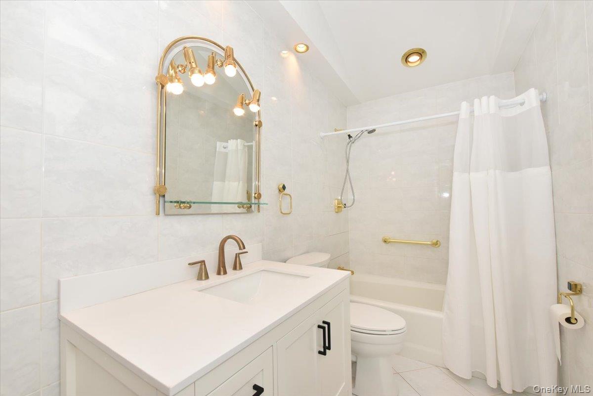 156 Jerusalem Avenue Property Photo 23