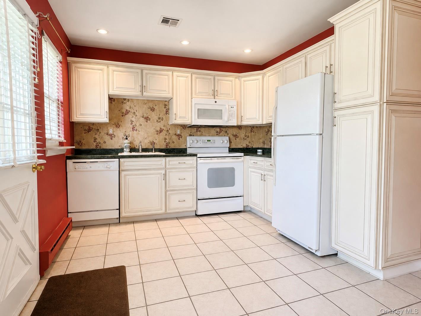 344 Woodbridge Drive B Property Photo 5