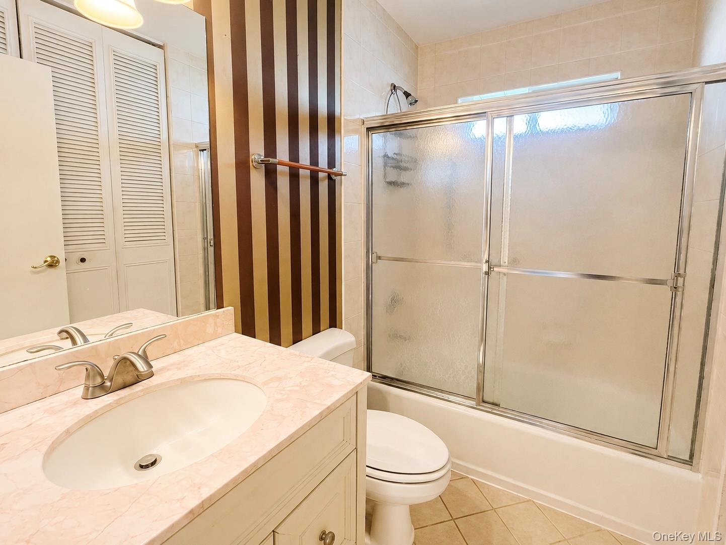 344 Woodbridge Drive B Property Photo 11