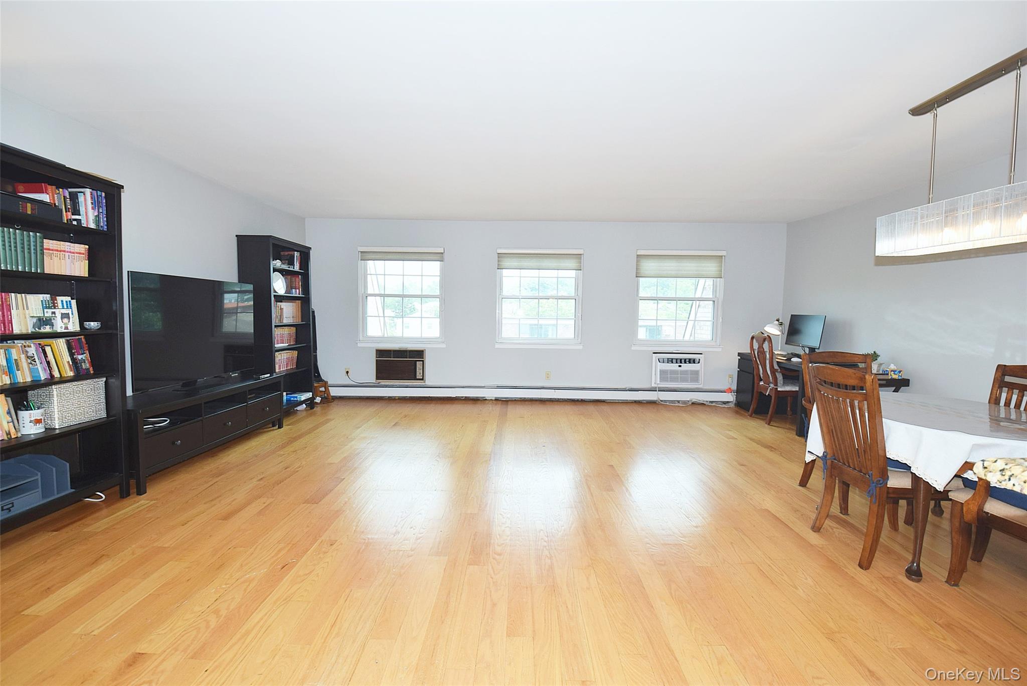 12-27 Diane Place 196 U Property Photo 2
