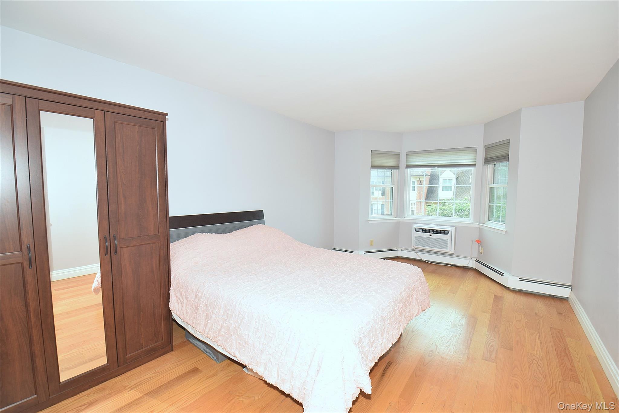 12-27 Diane Place 196 U Property Photo 11