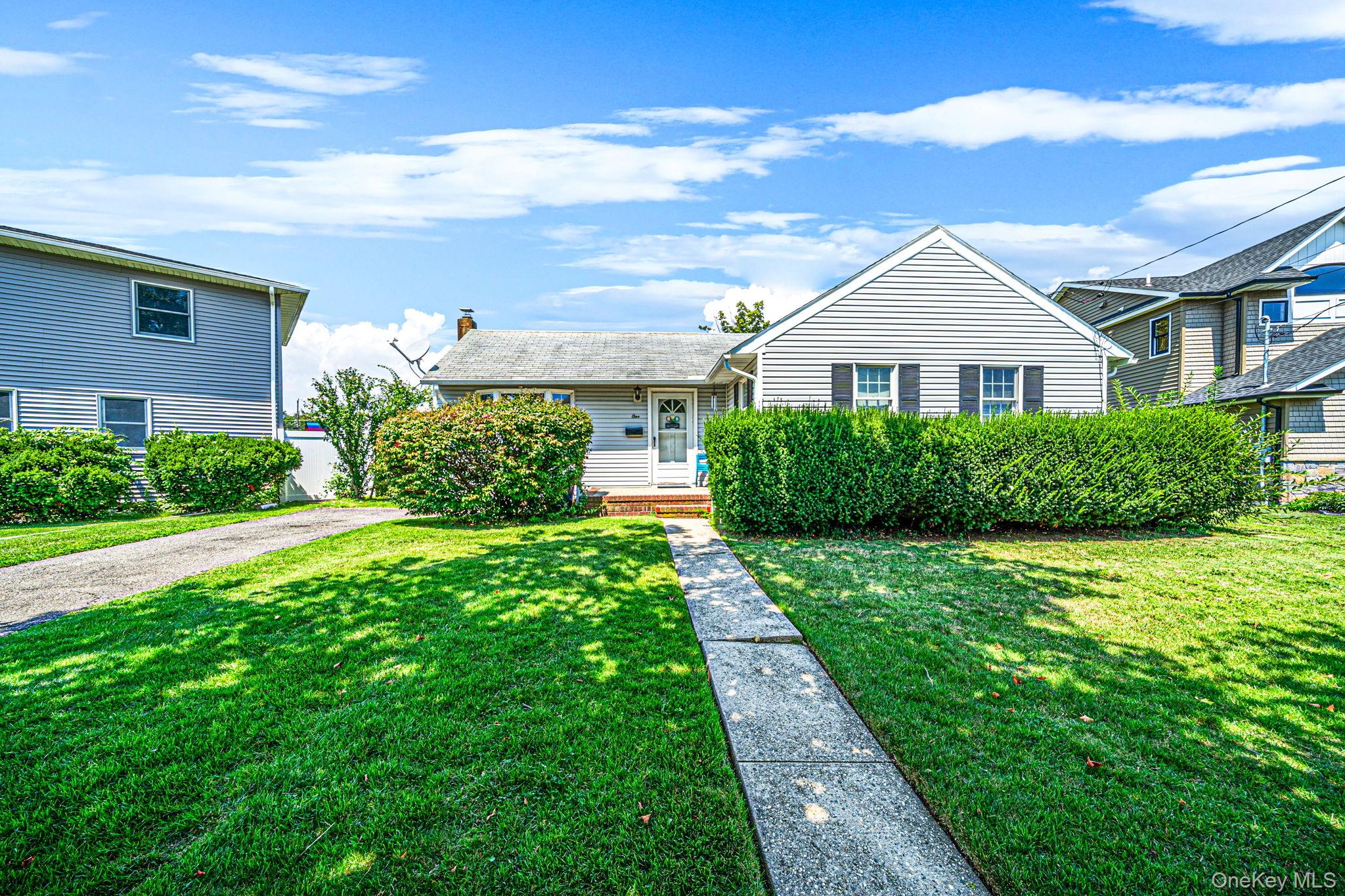 1 Bradish Lane Property Photo 2