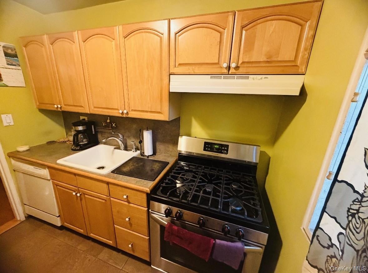 139-15 83rd Avenue 527 Property Photo 5