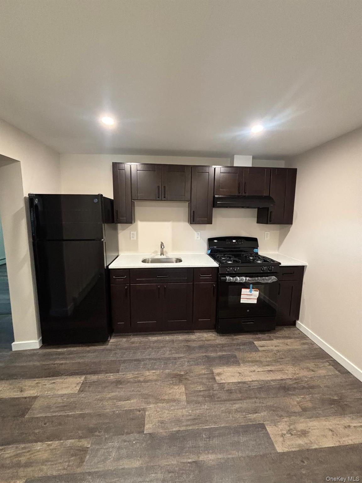 16 Bellport Street 5 Property Photo 8