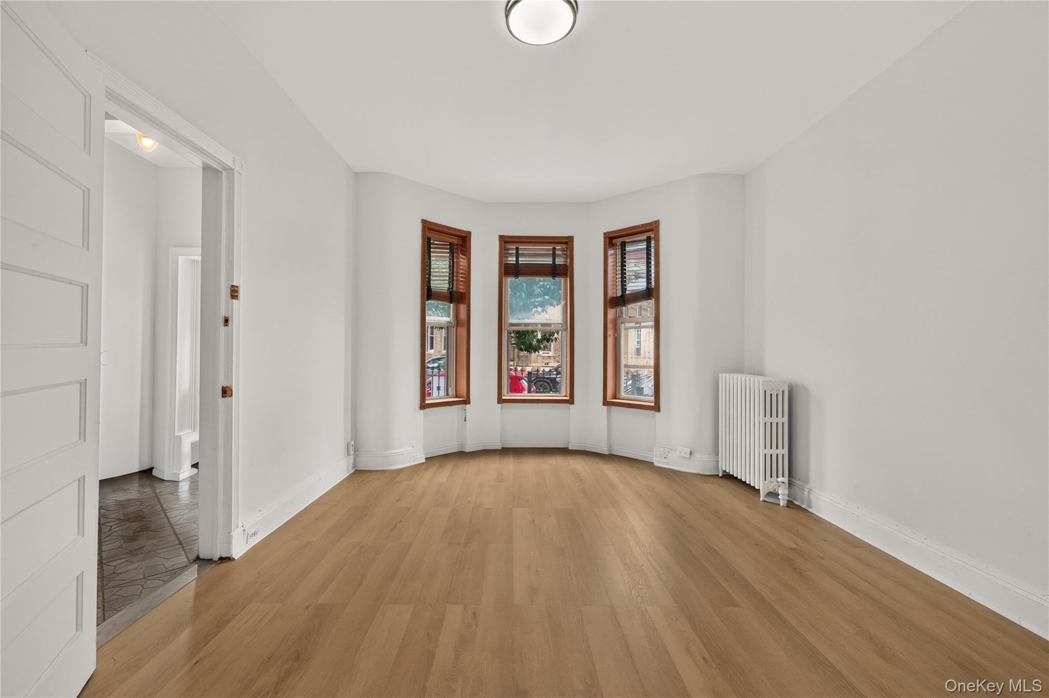 458 Drew Street Property Photo 4