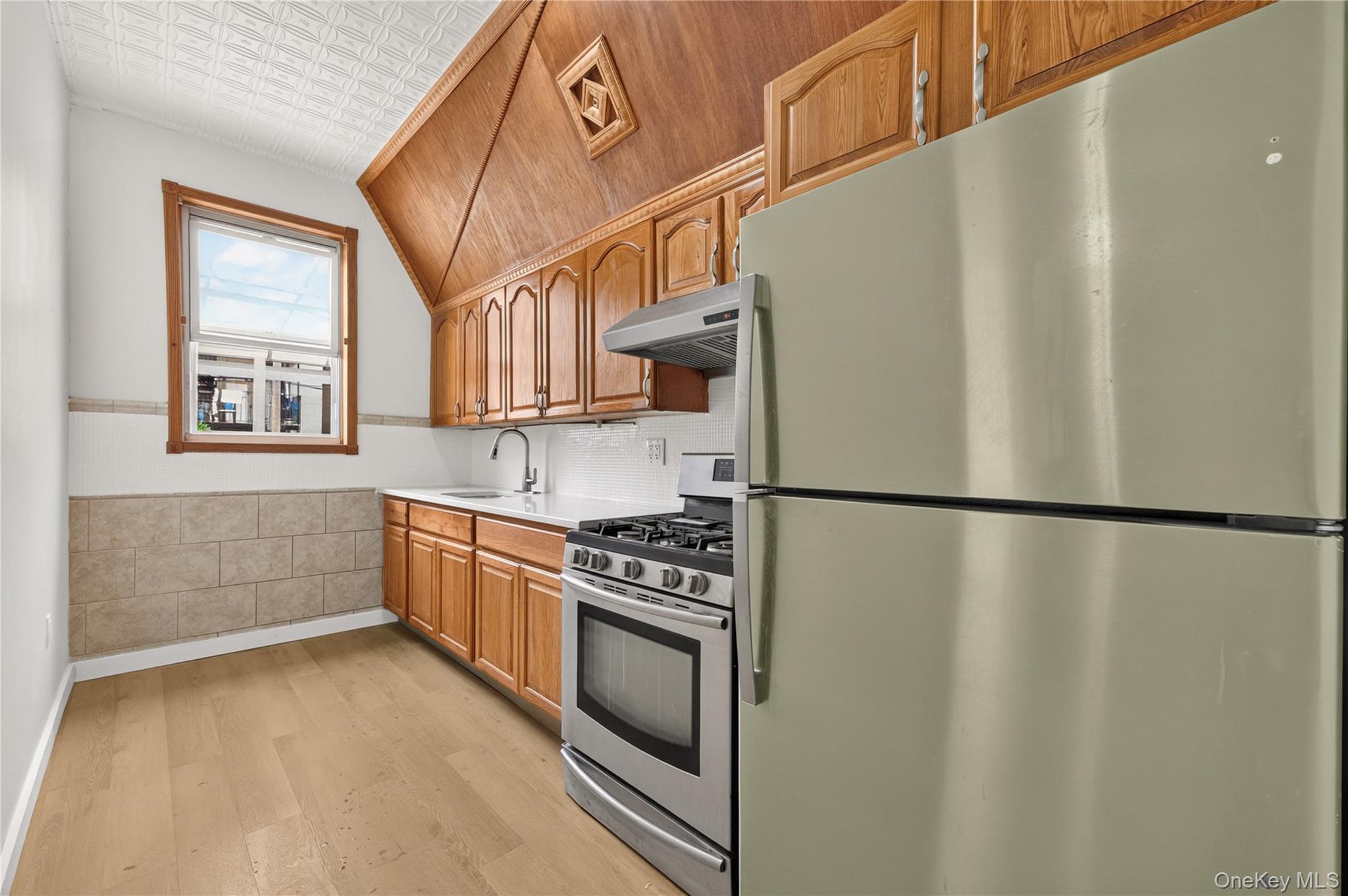 458 Drew Street Property Photo 6
