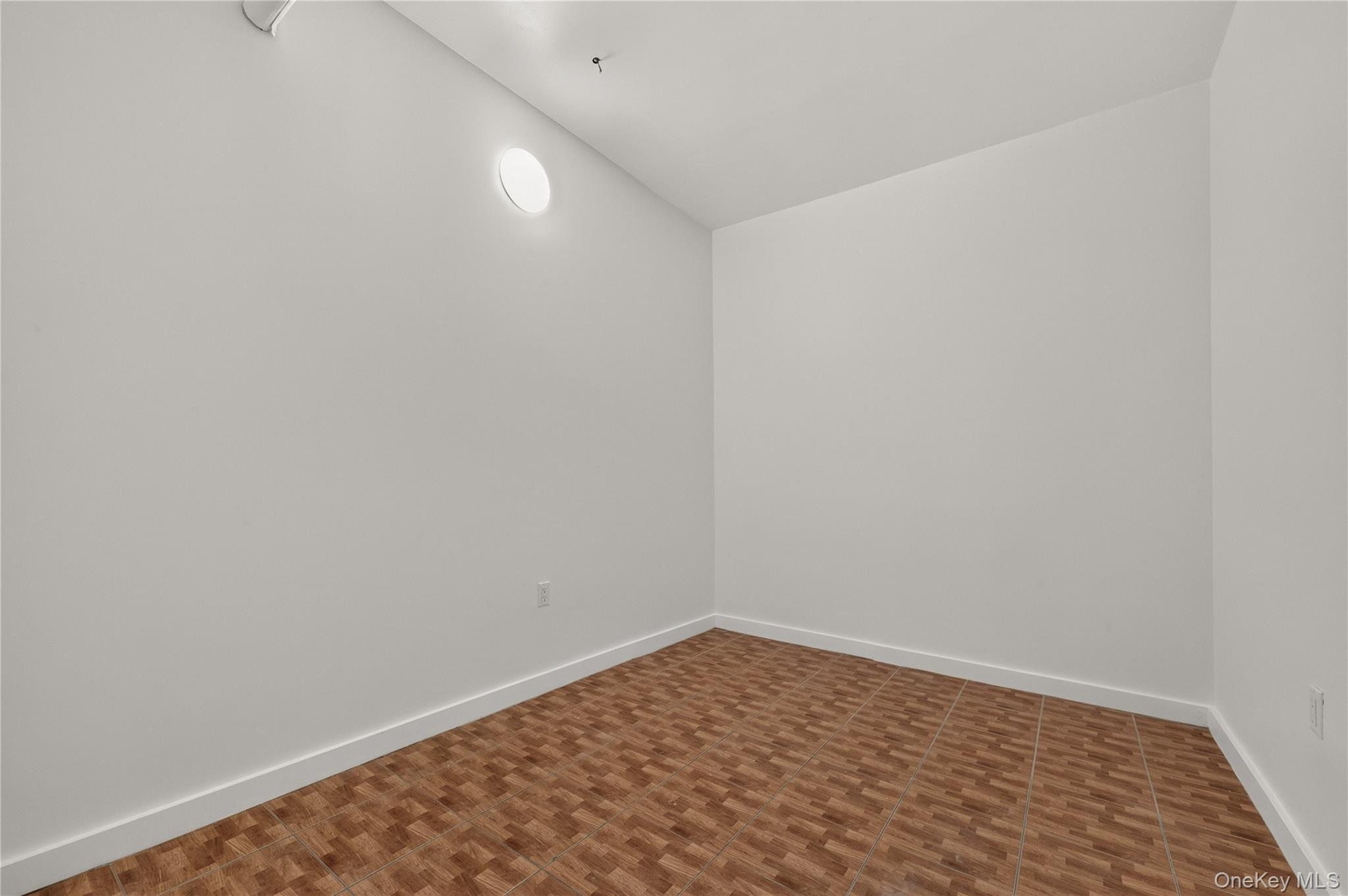 458 Drew Street Property Photo 14