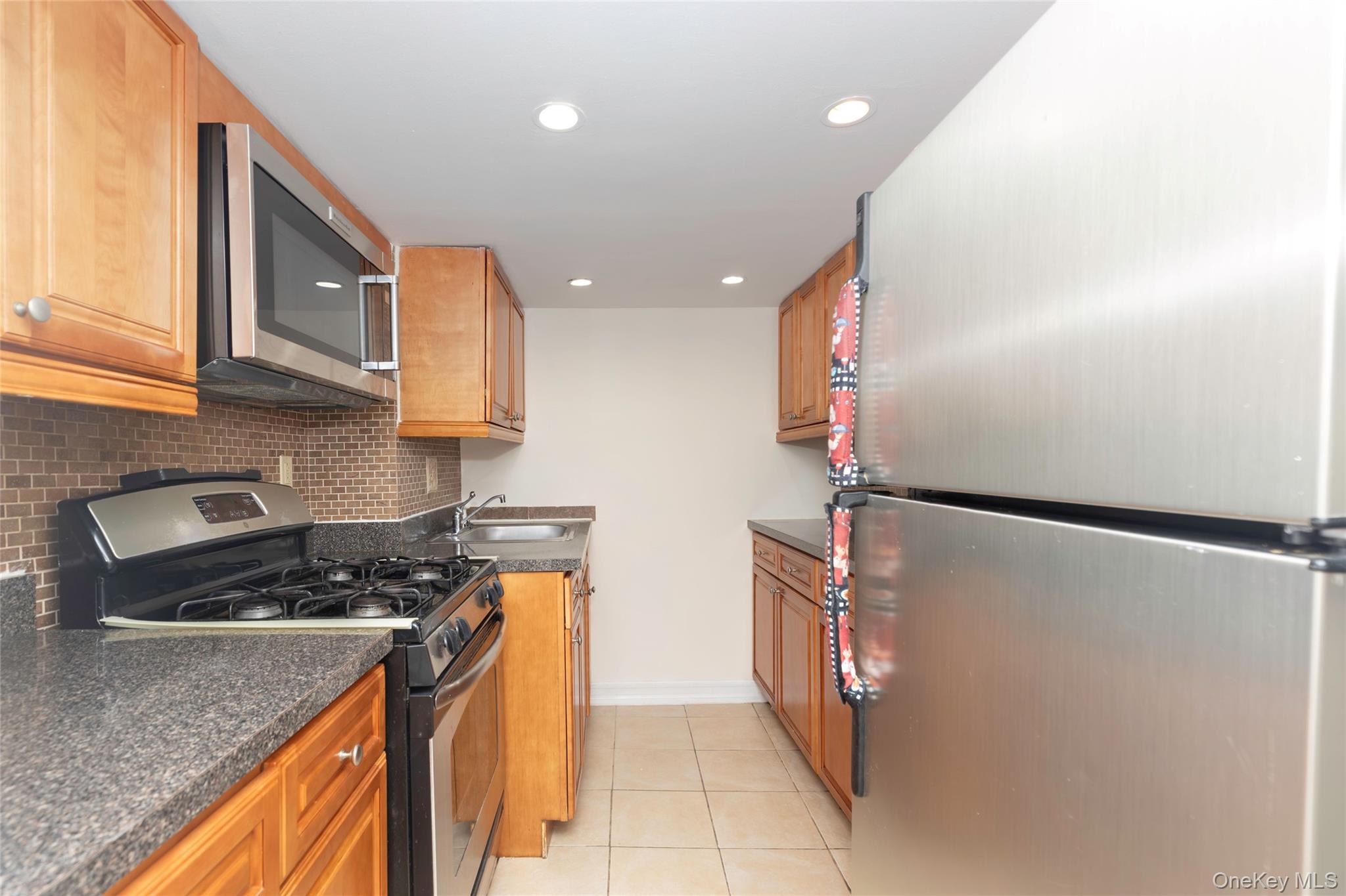 2035 Central Park Avenue Aa4 Property Photo 3