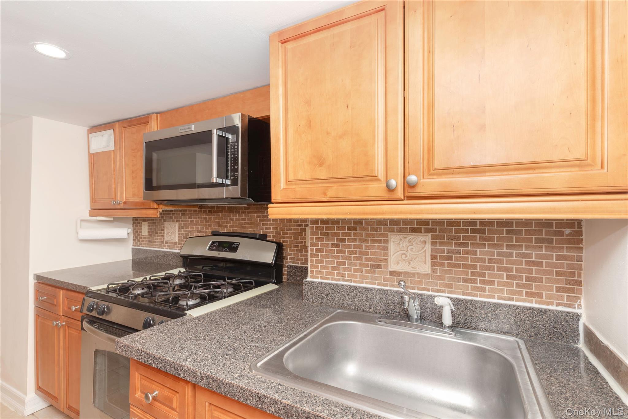2035 Central Park Avenue Aa4 Property Photo 4