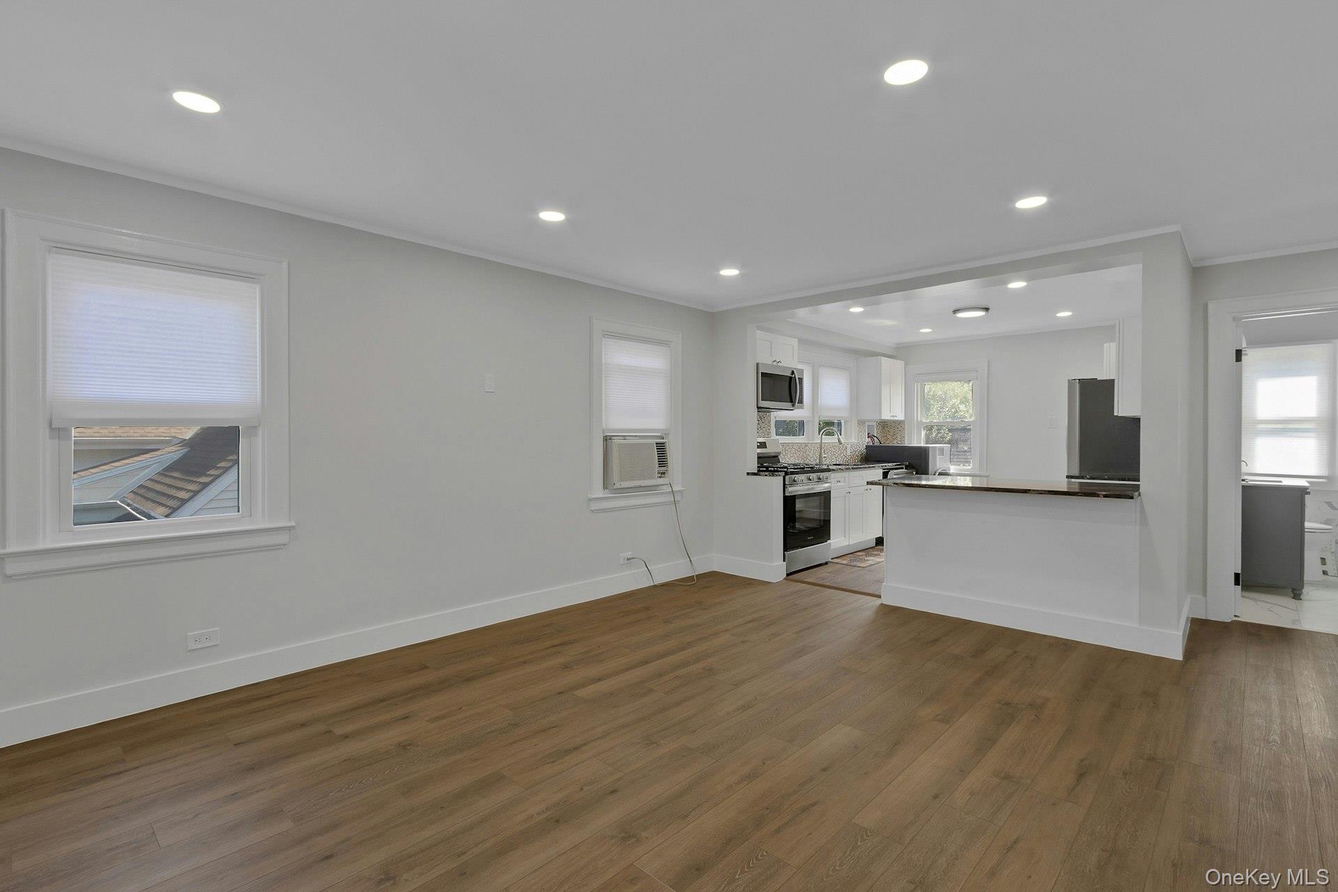 64 Lyons Road 2 / 2nd Floor Property Photo 3