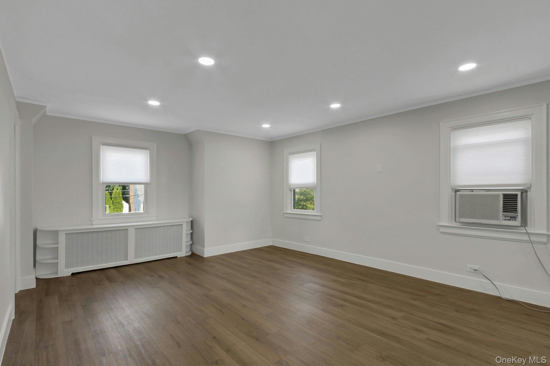 64 Lyons Road 2 / 2nd Floor Property Photo 5