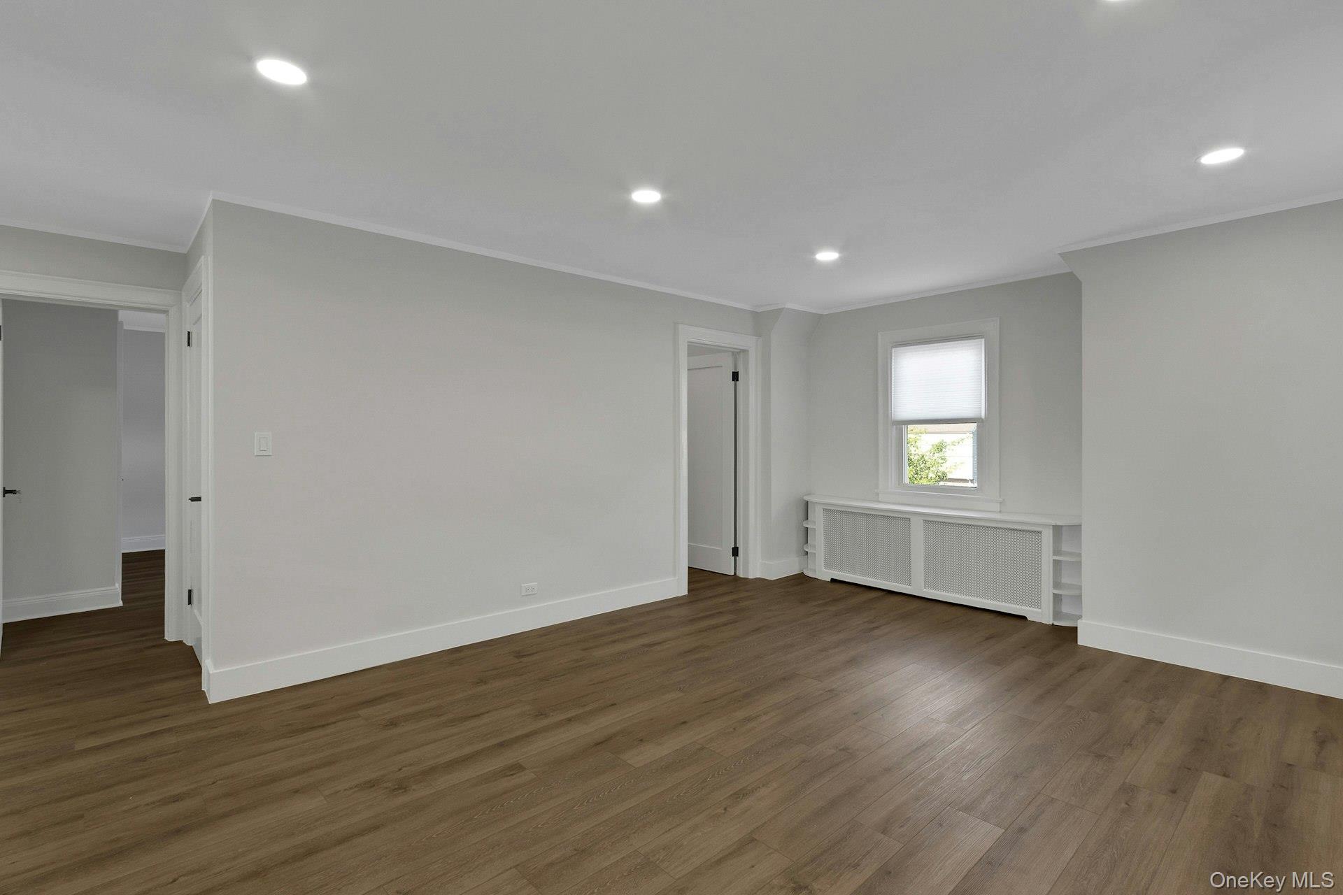 64 Lyons Road 2 / 2nd Floor Property Photo 7