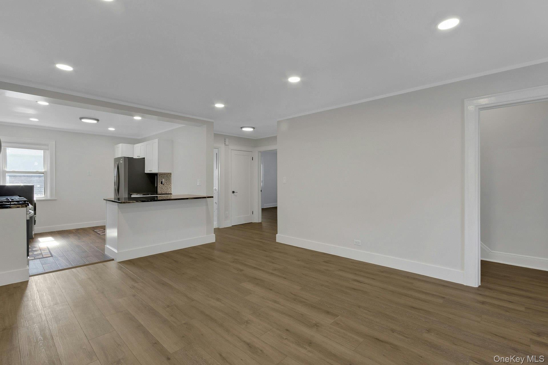 64 Lyons Road 2 / 2nd Floor Property Photo 8
