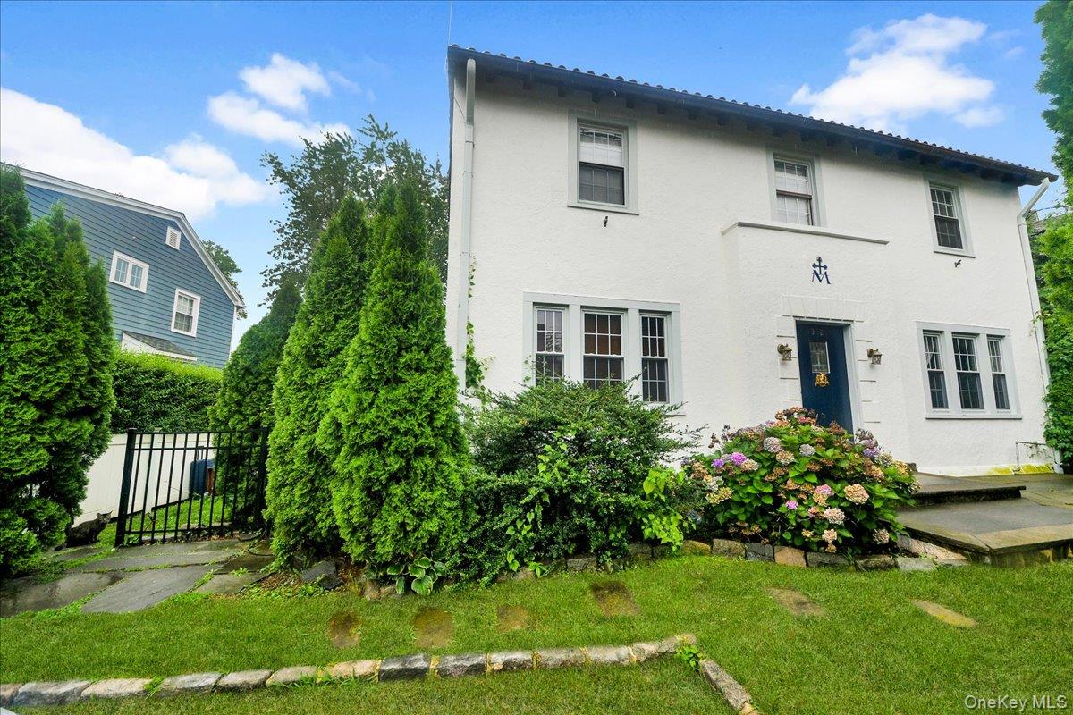 32 Deerfield Avenue Property Photo 2