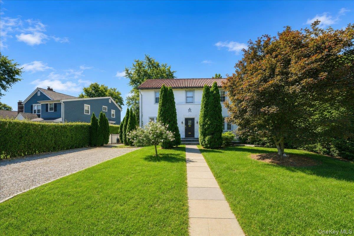 32 Deerfield Avenue Property Photo 3