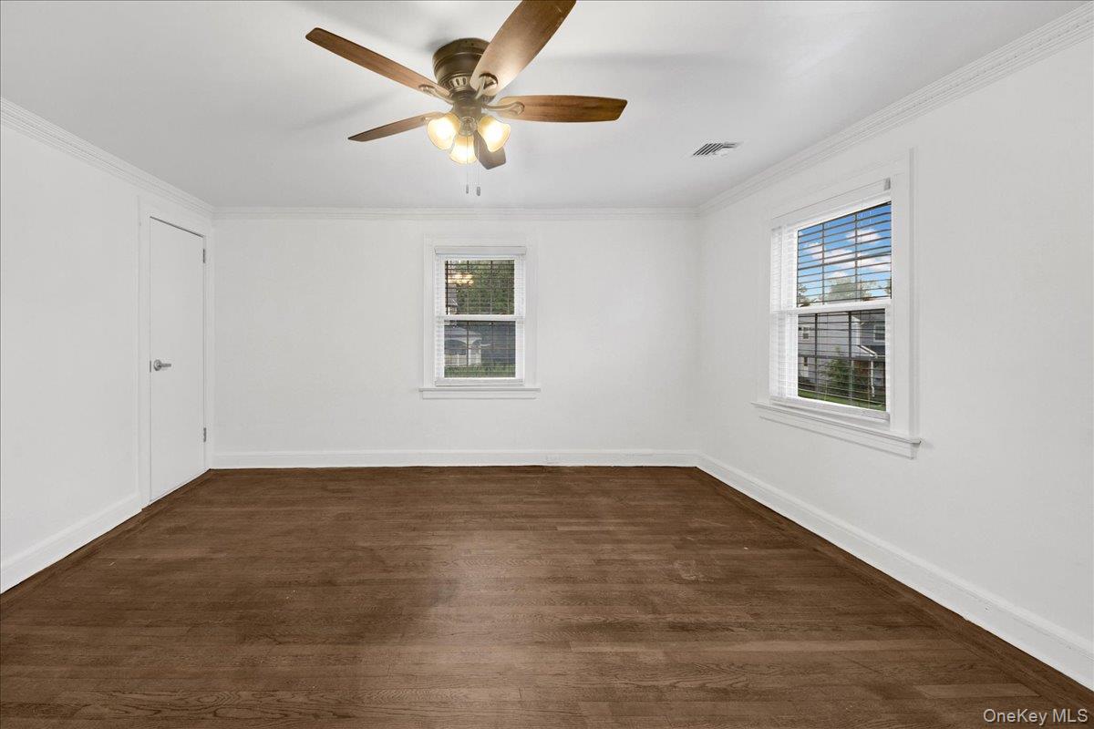 32 Deerfield Avenue Property Photo 17