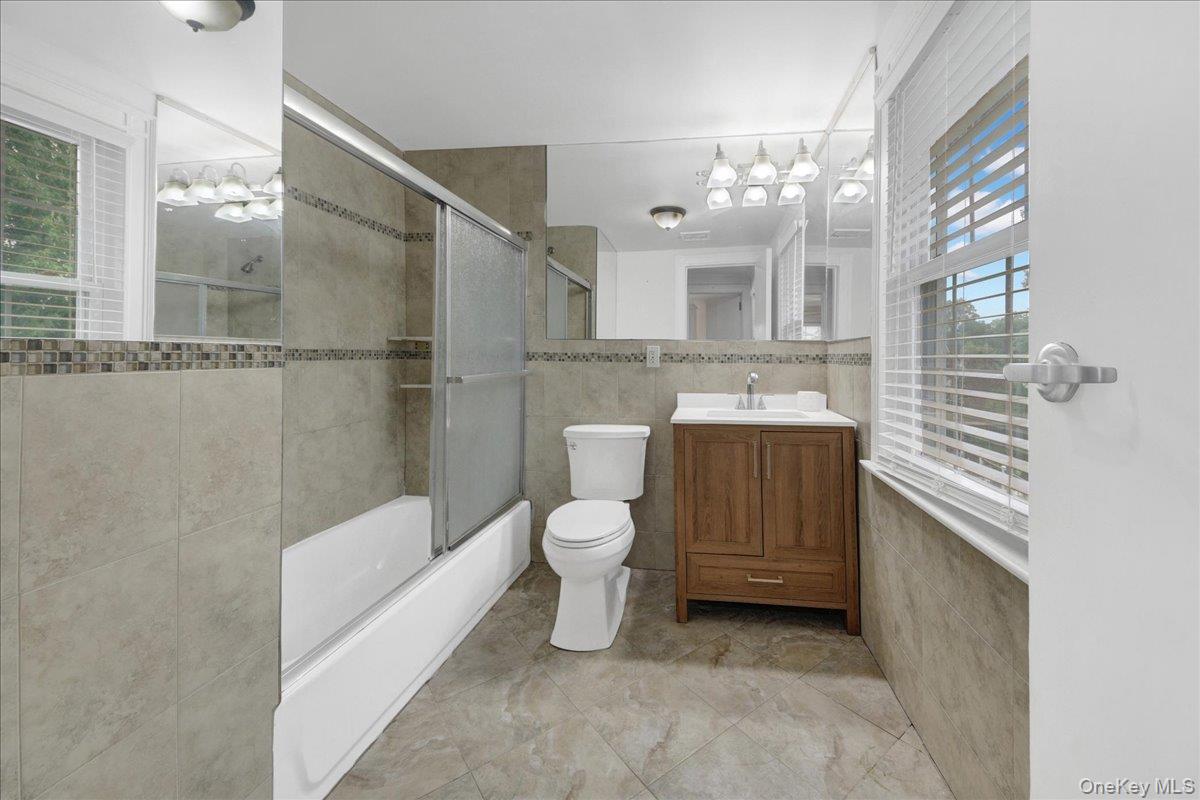 32 Deerfield Avenue Property Photo 24