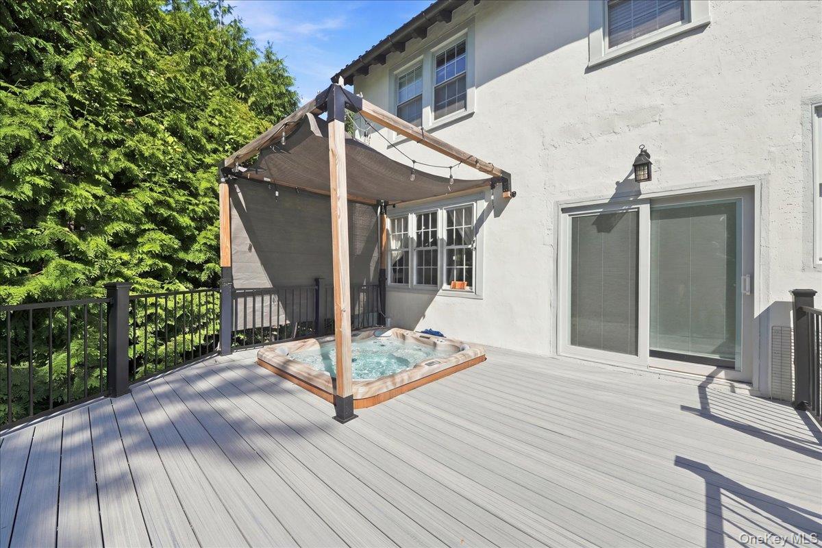 32 Deerfield Avenue Property Photo 26