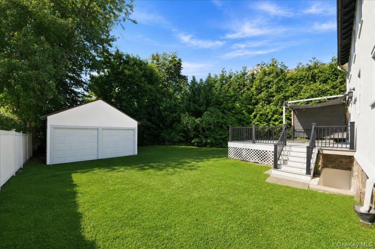 32 Deerfield Avenue Property Photo 27